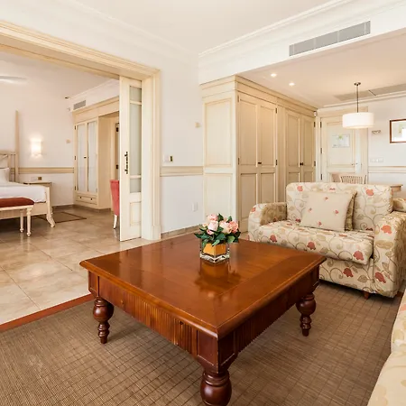 Insotel Prestige & מלון דירות 5*