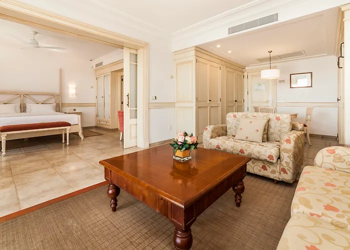 Insotel Prestige & מלון דירות 5*